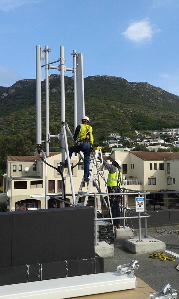 BTS upgrade team on rooftop site